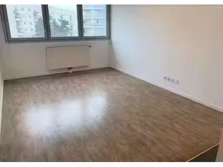 location appartement 1 pièce 23 m² à pantin (93500)  590 €