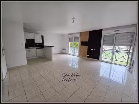 vaujours - appartement t3 de 72 m3 avec balcon  box et place de parking