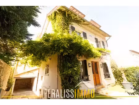 maison de charme rénovée avec goût  3 chambres + bureau + an