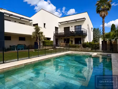 maison f6 de 266 m2 sur une parcelle de 1 000 m2