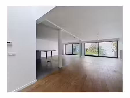 duplex à louer avec terrasse et jardin   uccle (vbe62722)