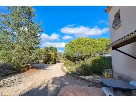 propriété - 218m ²