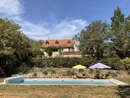 propriété en pierre avec 4 chalets et piscine sur 7ha