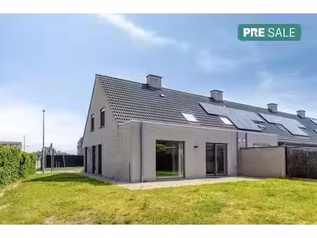 lichtrijke gezinswoning met 3 slaapkamers te koop in kuurne!