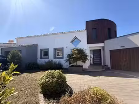 vente maison aux sables-d'olonne (85100) : à vendre / 185m² les sables-d'olonne