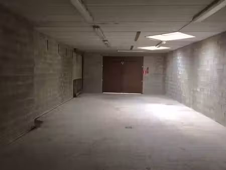 entrepôt 128 m² avec emplacement de parking