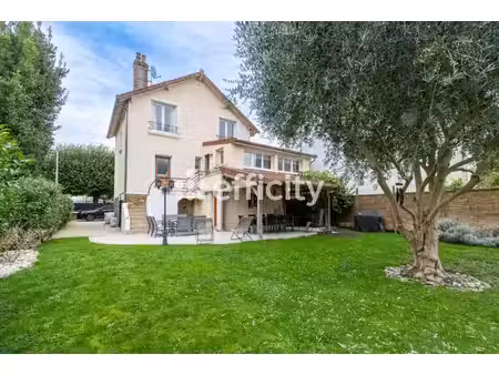 maison 6 pièces - 137 m²