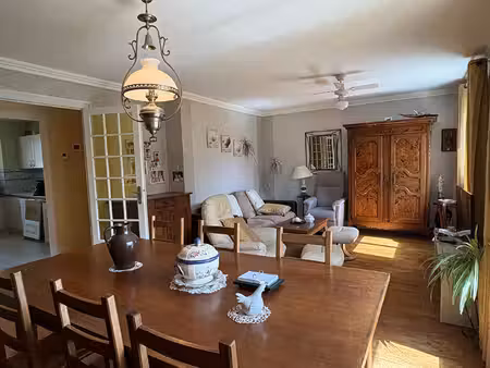 bourg t4 de 72.55 m² - balcon - garage