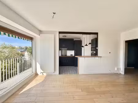 dernier étage – balcon – vues dégagées – box - 3p 62m2