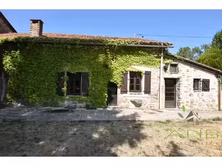 ensemble immobilier de caractère en un seul tenant sur 3 3 hect