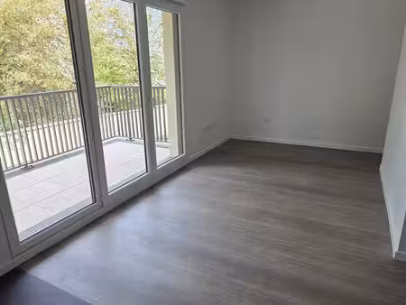 à boissy-saint-léger  grand appartement avec balcon en locat