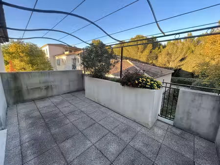 saint-cannat - appartement t3 + terrasse + place de parking - garage- 62.28m2