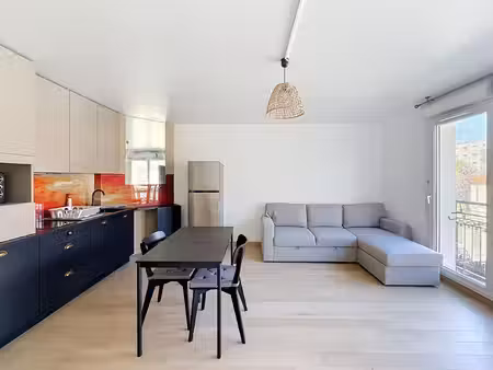spacieux studio dans une copropriété recherchée