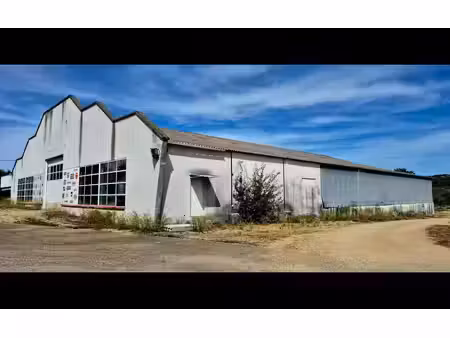 entrepôt 1390m2 sur 2 27 hectares