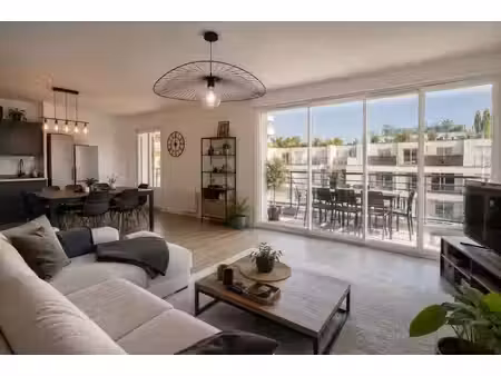 t4 lumineux avec balcon – 6e étage – centre-ville