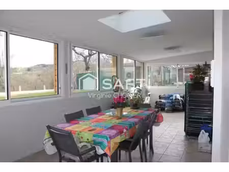 maison entièrement rénovée de 153m2 avec garage double.