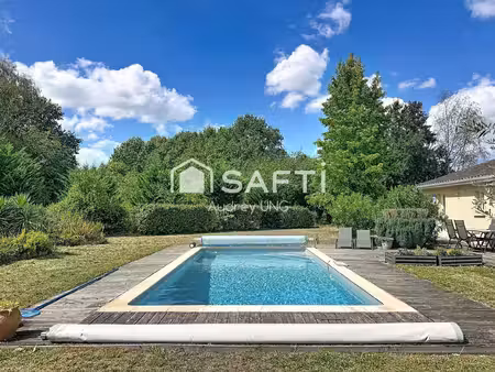 maison traditionnelle avec piscine – calme et environnement arboré