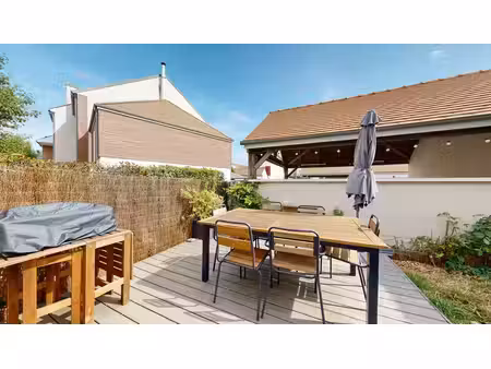 neauphle le chateau  maison recente avec garage et jardin.
