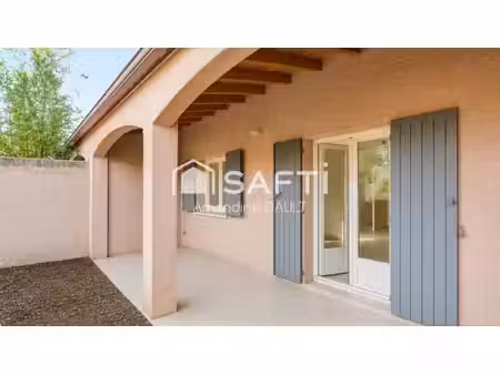 maison lumineuse avec jardin à saint-julien-les-rosiers