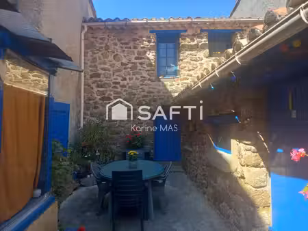 maison avec cour et dépendances