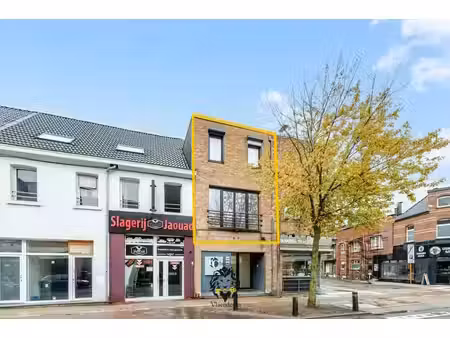volledig gerenoveerd 2-slaapkamerappartement in sint-niklaas