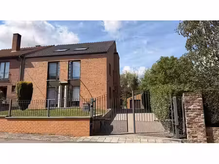 magnifique villa avec garage et jardin à marcinelle