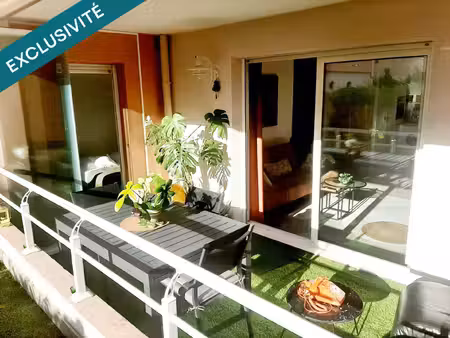 bel appartement rénové avec de beaux matériaux vendu avec un garage fermé et un parking en