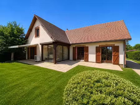 maison de 7 pièces de 222 m² à ligny-le-ribault