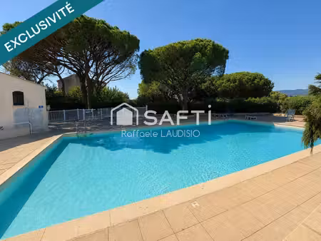 tour de mare entre piscine et ping-pong