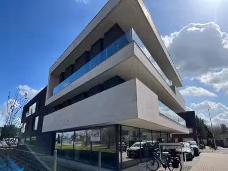instapklaar app met 2slpk  terras en parkeerplaats