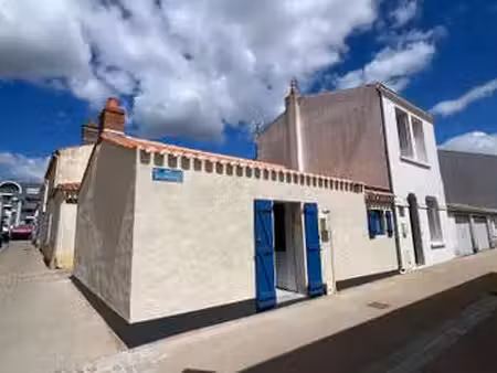 vente maison à saint-gilles-croix-de-vie centre ville (85800) : à vendre / 33m² saint-gill