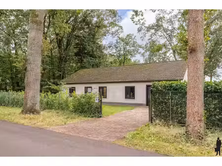 instapklare villa met 3 ruime slaapkamers in een rustige  groene buurt  vlakbij het centru