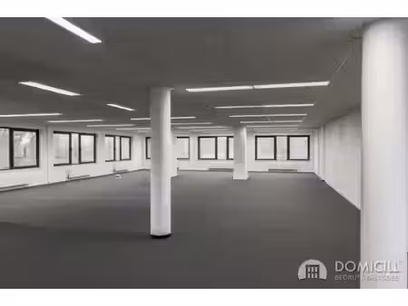 roeselare  stadsrand: vlot bereikbare zeer ruime open en lichtrijke kantoorruimte (307m²) 