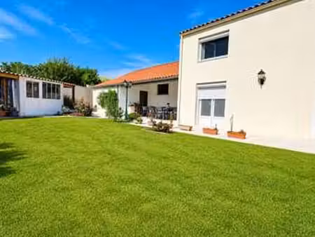 vente maison à aytré (17440) : à vendre / 140m² aytré