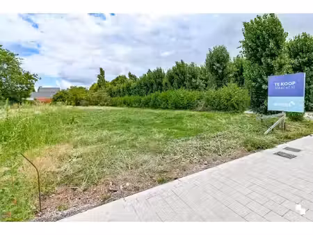 bouwgrond van 716 m² voor halfopen bebouwing in ingelmunster nabij kanaal roeselare–leie