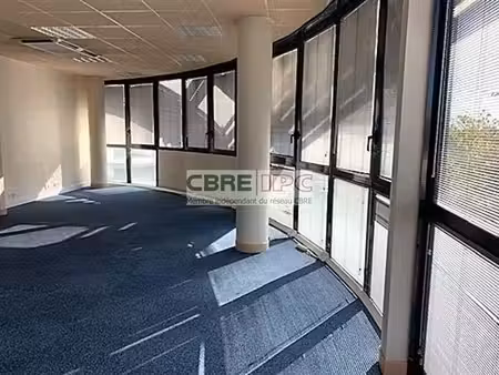 location bureau pau 69 m²