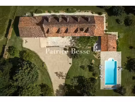 à 20 min de bergerac  dans la campagne périgourdine  un élégant prieuré du 15e s.  ses...