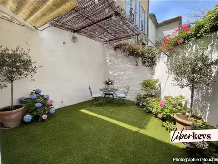 maison de ville t5 avec cour  mazan centre  fort potentiel pour projet de gîtes ou...