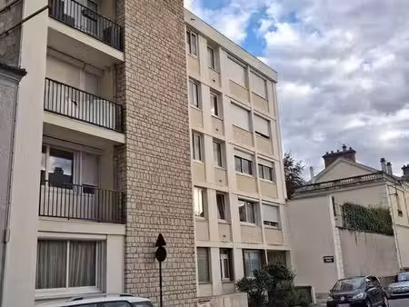 appartement 5 pièces  3 chambres  2 balcons  cave et garage