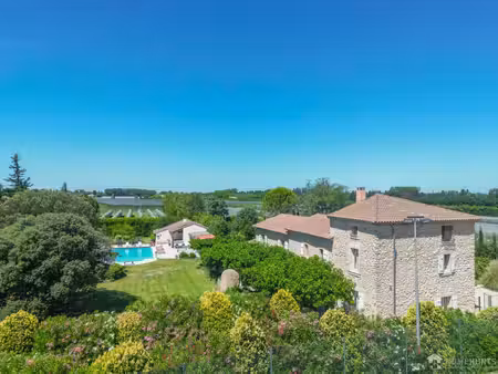 propriété d’exception entre l’isle-sur-la-sorgue et cavaillon – ferme en pierre avec...