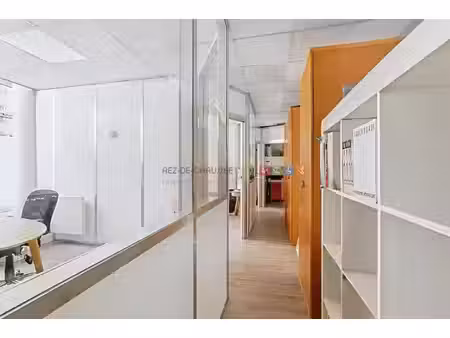 local commercial raffet/docteur blanche