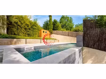 maison de village 110 m2 rénovée avec jardin et piscine