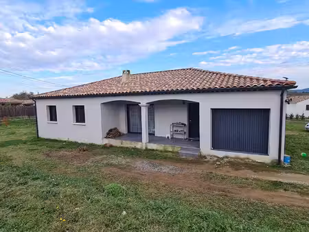 maison avec un terrain de 1000 m² environ