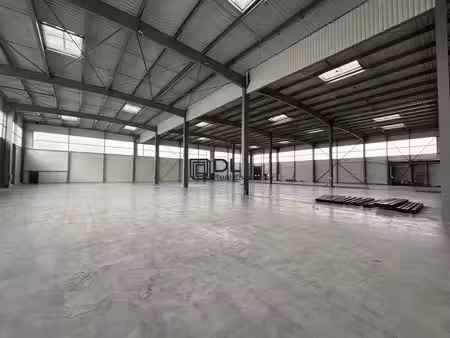 location entrepôt torcy 77200 1100m² à 3428m²
