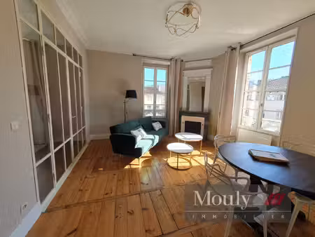grand t2 bis meuble dans centre historique
