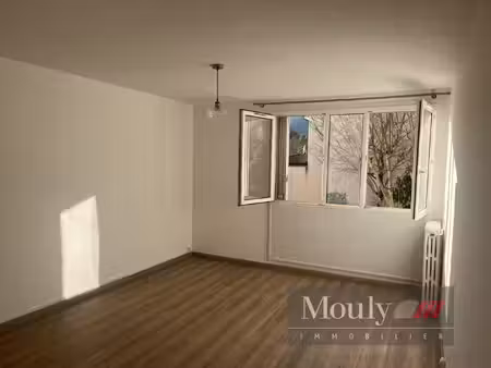 t3 renove 1er etage residence mandelli chauffage et eau comp