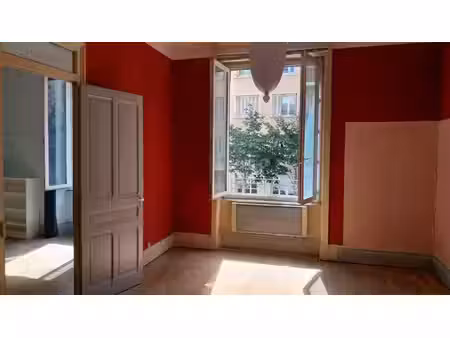 exclusivité : 3 pièces de 75 m² à fort potentiel à villeurbanne hyper-centre
