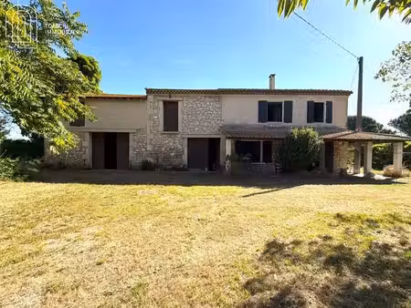mas avec habitation  dépendances et 1 hectare de terrain