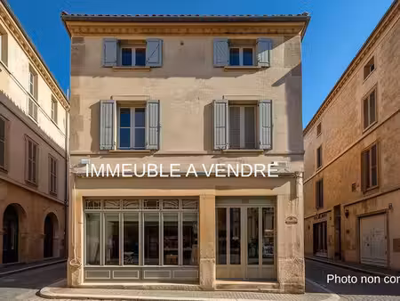 à vendre – immeuble de 98 m² avec local  en plein cœur d’arles