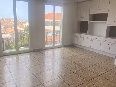 kennedy: t4 traversant  clim  balcon  garage